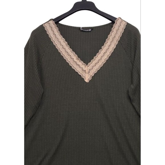BloomChic Top Womens Plus Size 18 Rib Knit Lace Trimmed V Neck Tunic Lon… - Picture 4 of 8